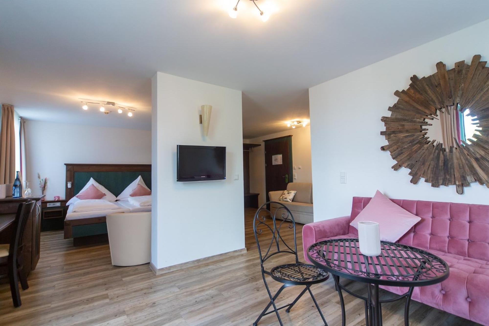 Hotel Restaurant Auerhahn Bad Wildbad Exterior foto