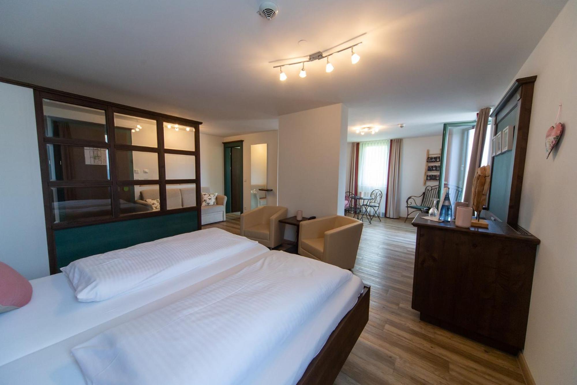 Hotel Restaurant Auerhahn Bad Wildbad Exterior foto